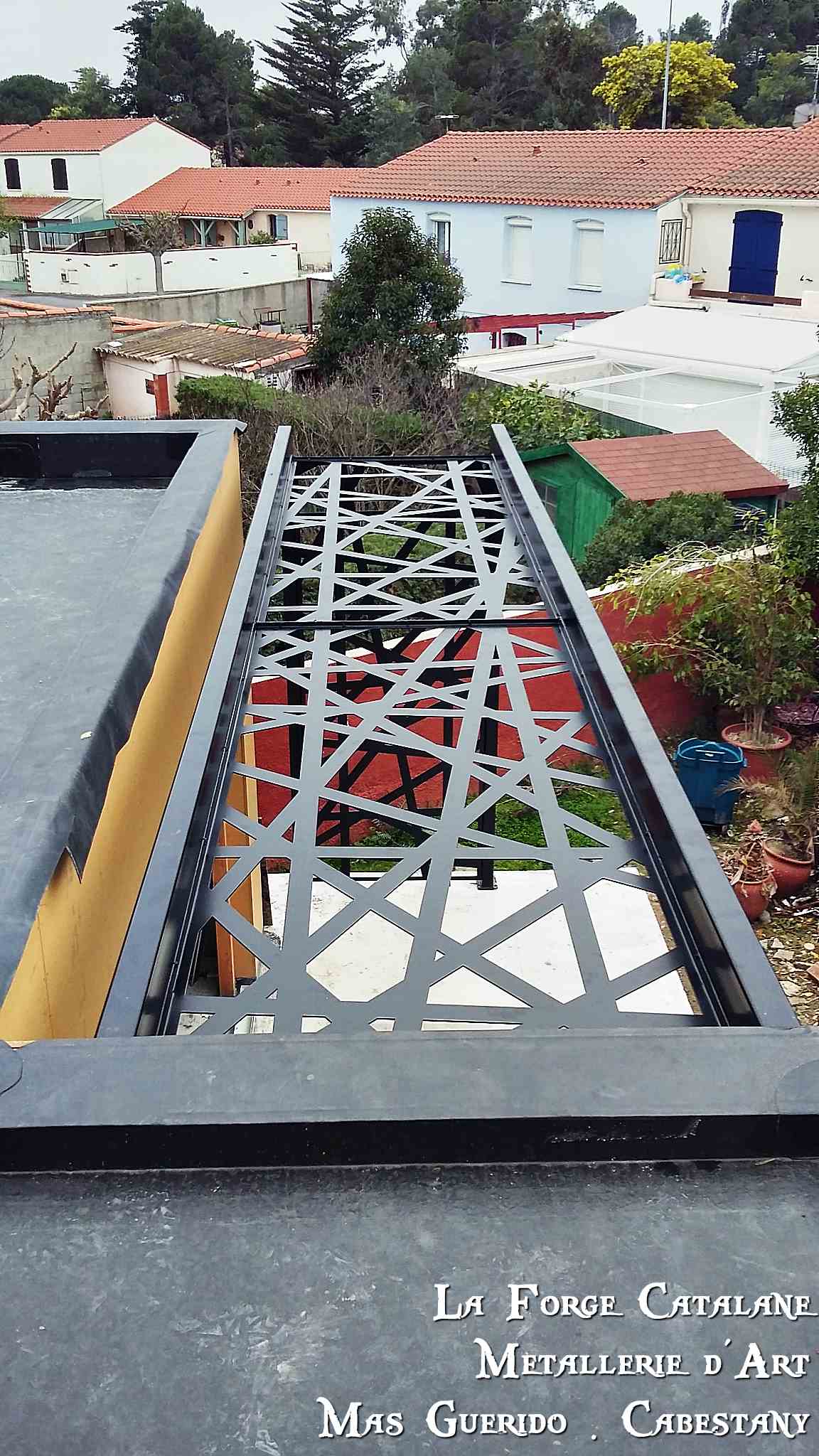 casquette decoupe laser moderne ossature tube rectangulaire 7  forge catalane.jpg